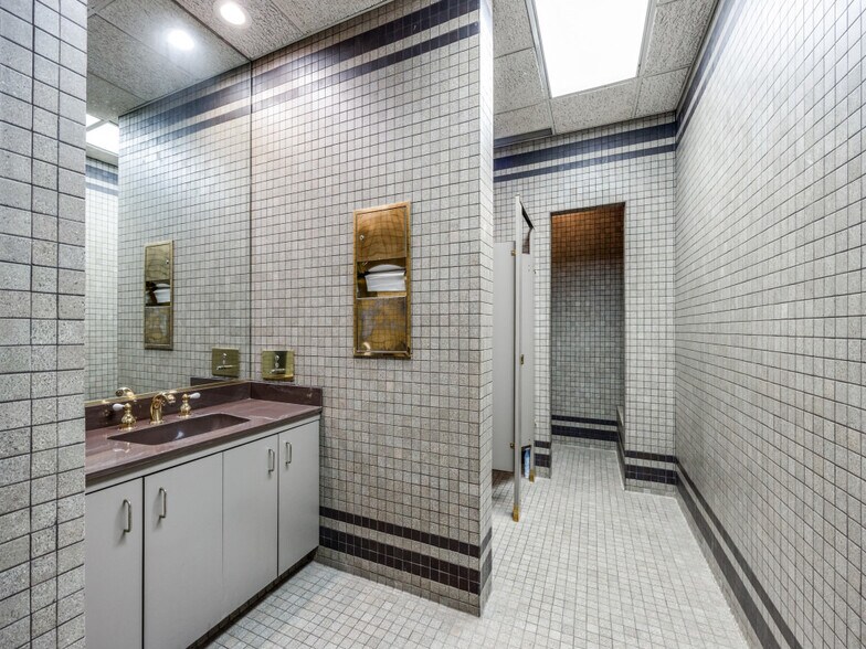 More Photos Of 1595 N Central Expy, Richardson Office Residential For Sale
