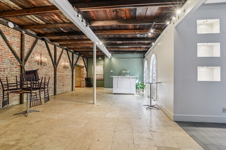 More Photos Of 755 Tchoupitoulas St, New Orleans Restaurant For Sale