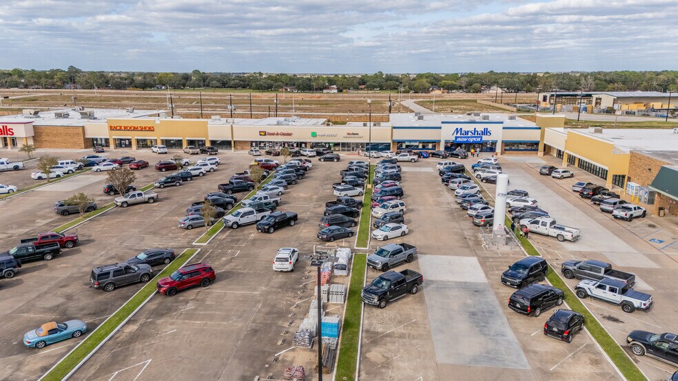 More Photos Of 4000 7th St, Bay City Unknown For Lease