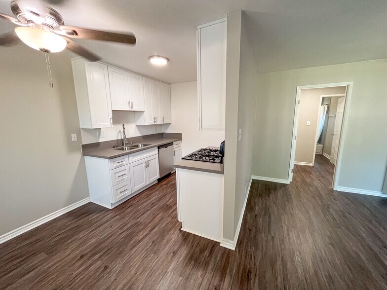 More Photos Of 925 S Malden Ave, Fullerton Apartments For Sale