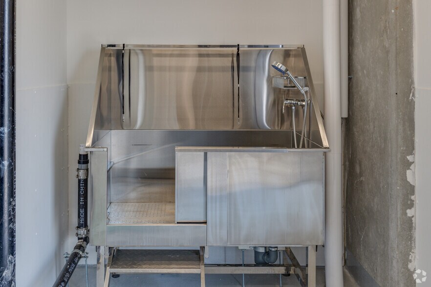More Photos Of 612 Constance Av, Esquimalt Apartments For Lease