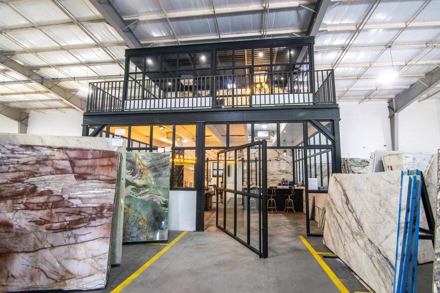 More Photos Of 1921 5th Ave S, Saint Petersburg Warehouse For Lease