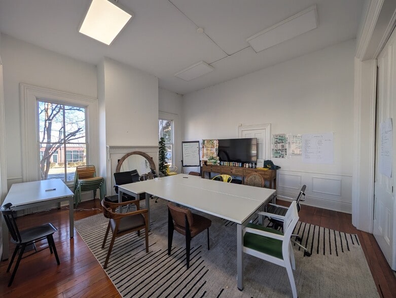 More Photos Of 201 S Izard St, Little Rock Office For Sale