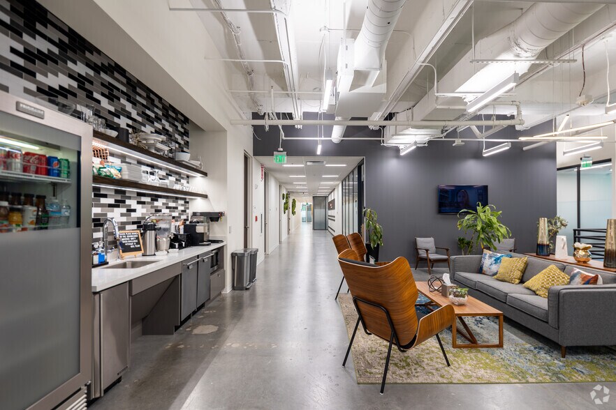 More Photos Of 100 North Point Ctr E, Alpharetta Office For Sale