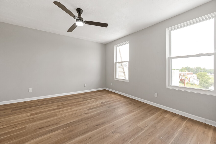 More Photos Of 522 N Main St, Hillsville Office Residential For Sale