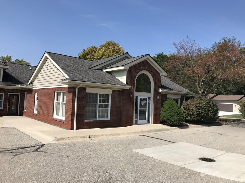 More Photos Of 4345 Meigs Ave, Waterford Office For Lease