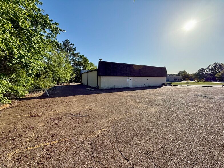 More Photos Of 3900 Southpark Dr, Tyler Office For Sale