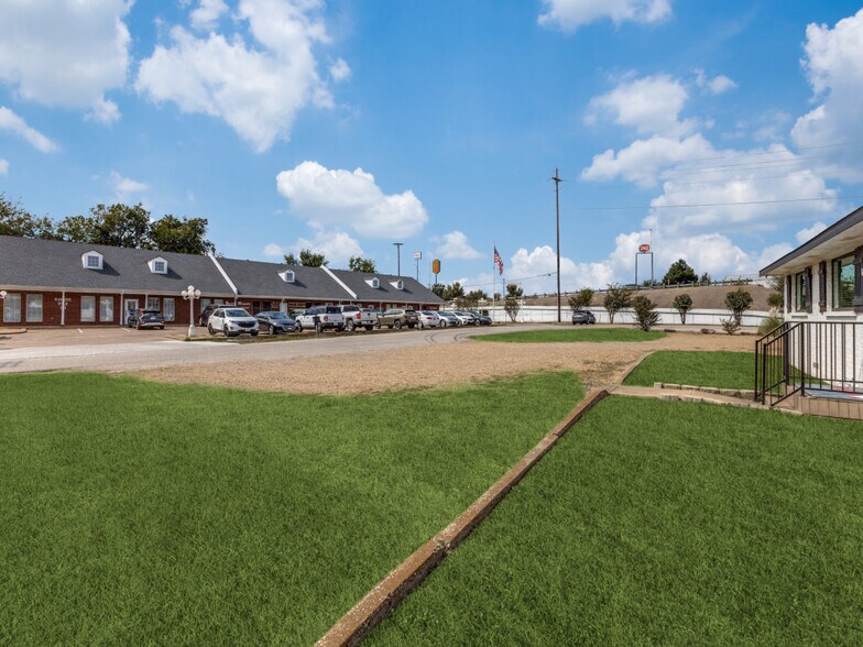 More Photos Of 101 E Us-80 Hwy, Forney Freestanding For Sale