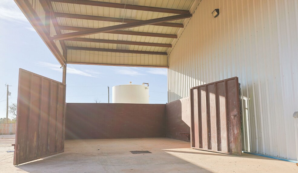 More Photos Of 2914 N County Road 1140, Midland Warehouse For Lease