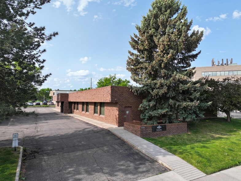 More Photos Of 9780 E Girard Ave, Denver Showroom For Lease