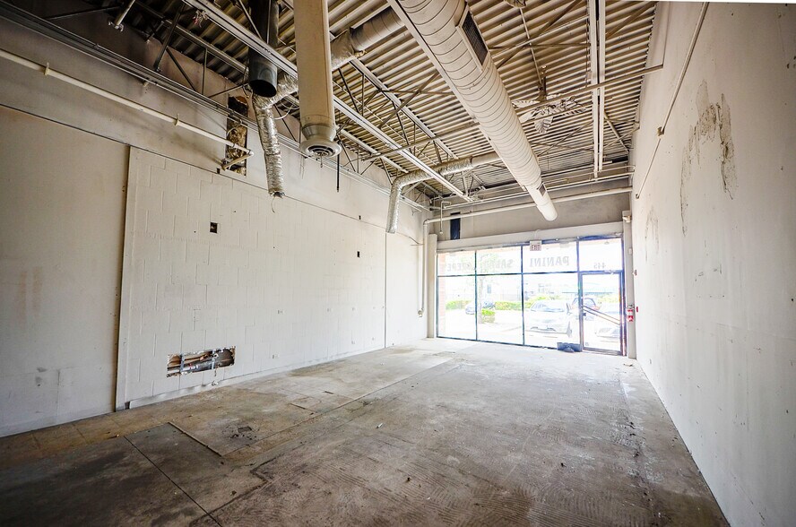 More Photos Of 425-445 Lake St, Addison Unknown For Lease