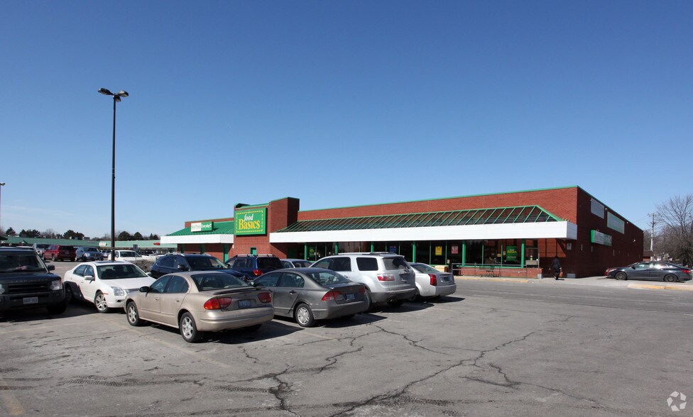 More Photos Of 5353-5381 Lakeshore Rd, Burlington General Retail For Lease