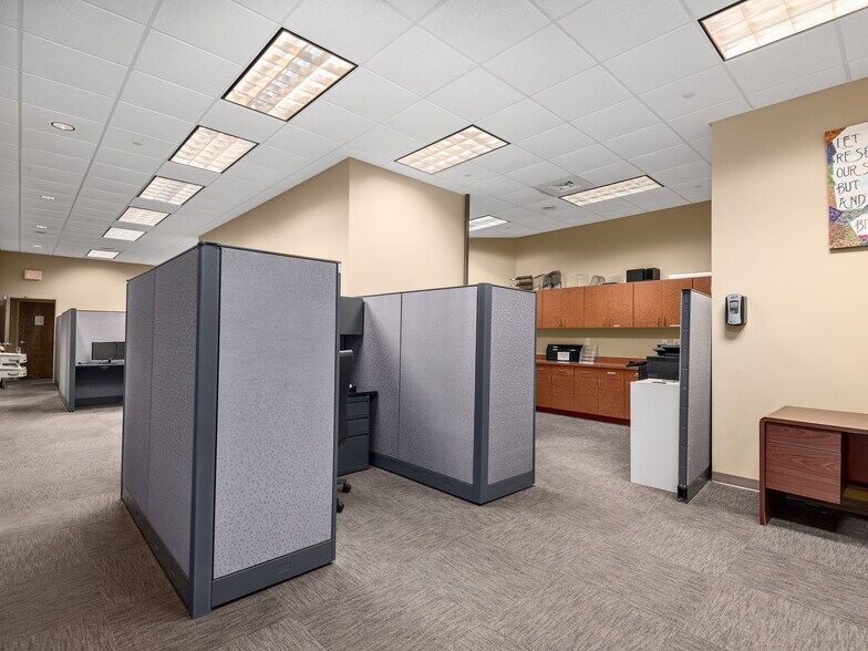 More Photos Of 1100 Ridgefield Blvd, Asheville Office For Lease