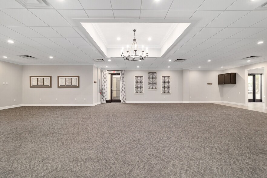 More Photos Of 809 County Road 466, The Villages Medical For Sale