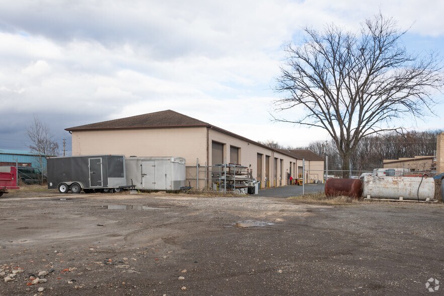 More Photos Of 2819 North Point Blvd, Dundalk Unknown For Lease