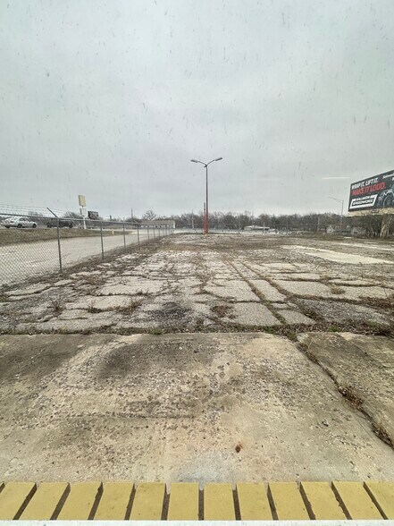 More Photos Of 13130 W Access, Grandview Freestanding For Sale