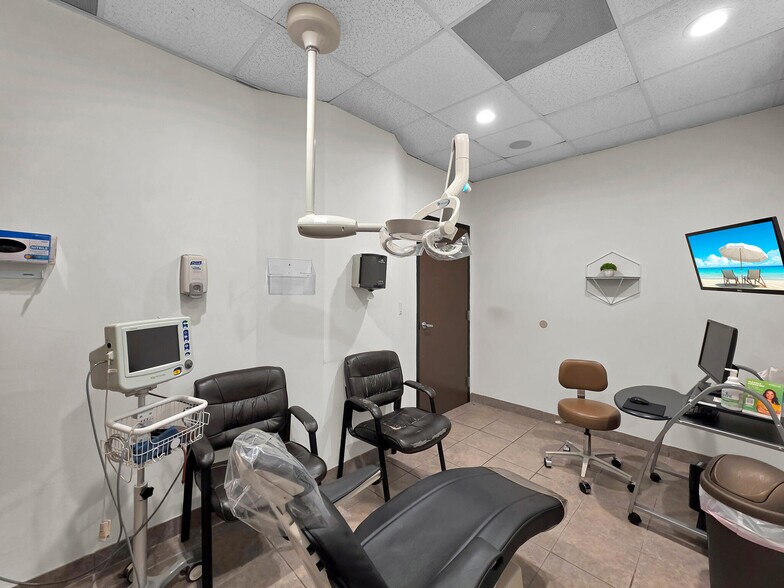 More Photos Of 6429 Fairmont Pky, Pasadena Office For Sale