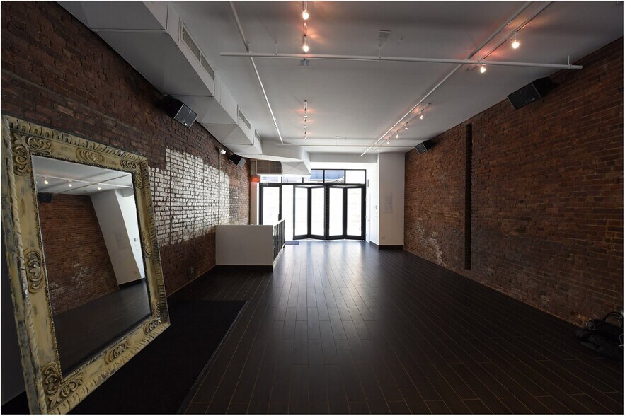 More Photos Of 285-287 Tenth Ave, New York Storefront Retail Office For Lease