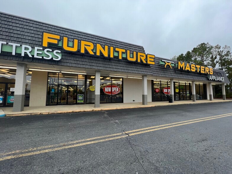 More Photos Of 1301-1395 W Fort William St, Sylacauga Supermarket For Sale