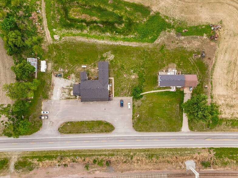 More Photos Of 24200 MO-45, Rushville Flex For Sale