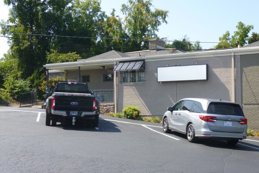More Photos Of 1209 Wilcox Expy, Kingsport Healthcare For Lease