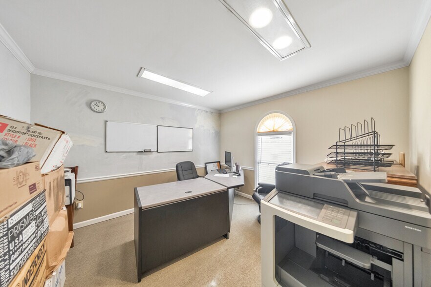 More Photos Of 3289 Powder Springs Rd, Powder Springs Warehouse For Lease