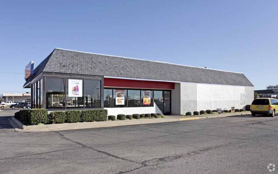 More Photos Of 2323 N Macarthur Blvd, Oklahoma City Fast Food For Sale