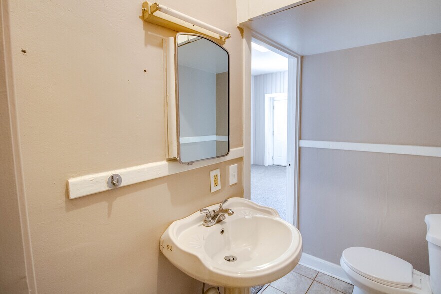 More Photos Of 1011 State St, Alton Apartments For Sale