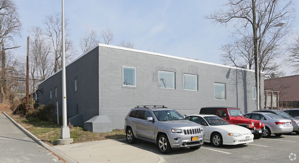 More Photos Of 104 Bellerose Ave, East Northport Flex For Lease