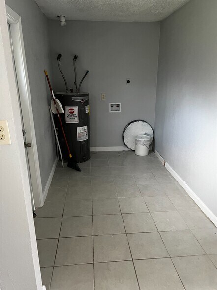 More Photos Of 7419 Long Point Rd, Houston Specialty For Sale