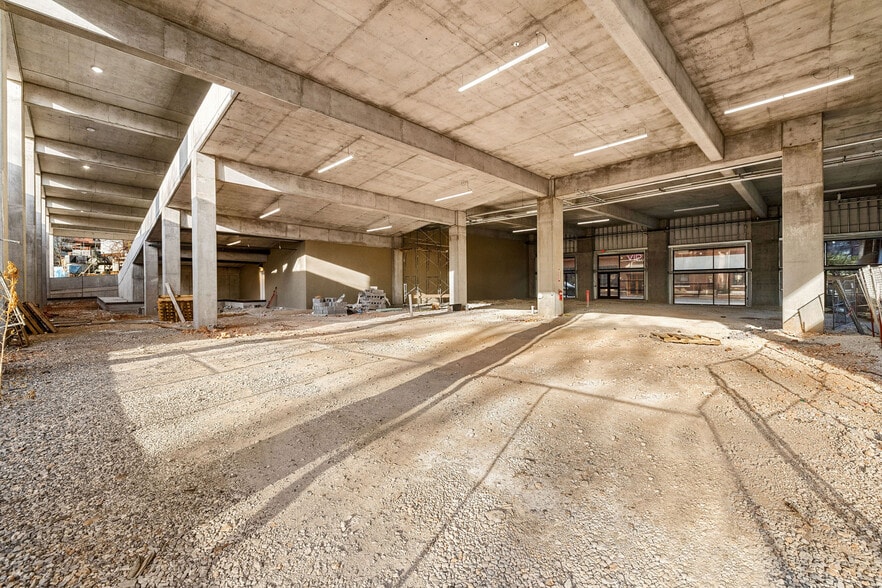 More Photos Of 325 N West Ave, Fayetteville General Retail For Lease