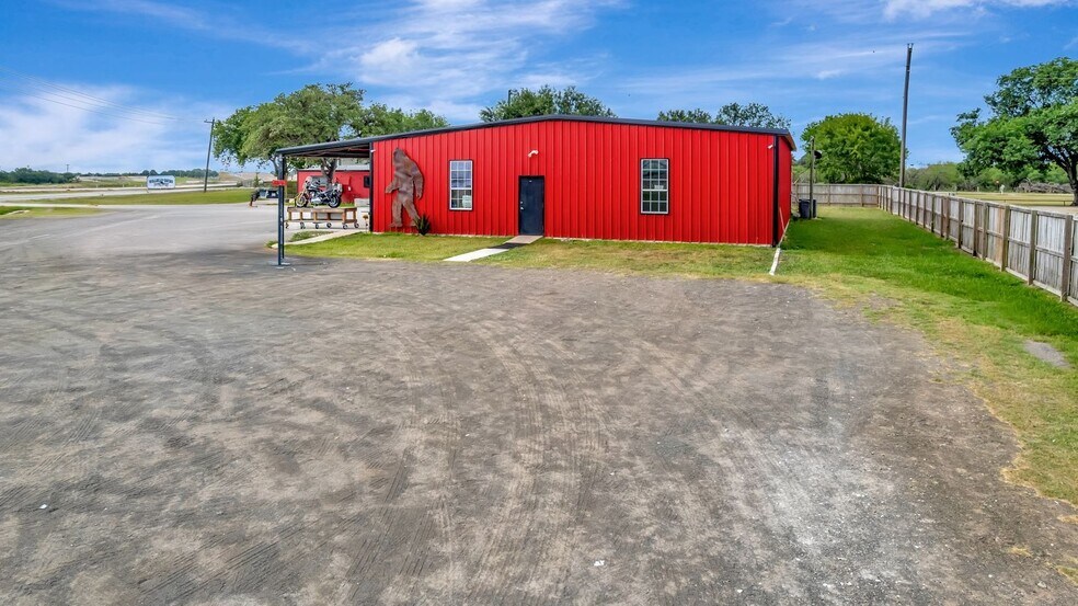 More Photos Of 23404 NW Zac Lentz Pky, Victoria General Retail For Sale