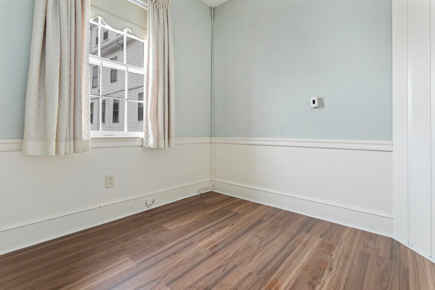 More Photos Of 4-6 Common St, Stoneham Storefront Retail Residential For Sale