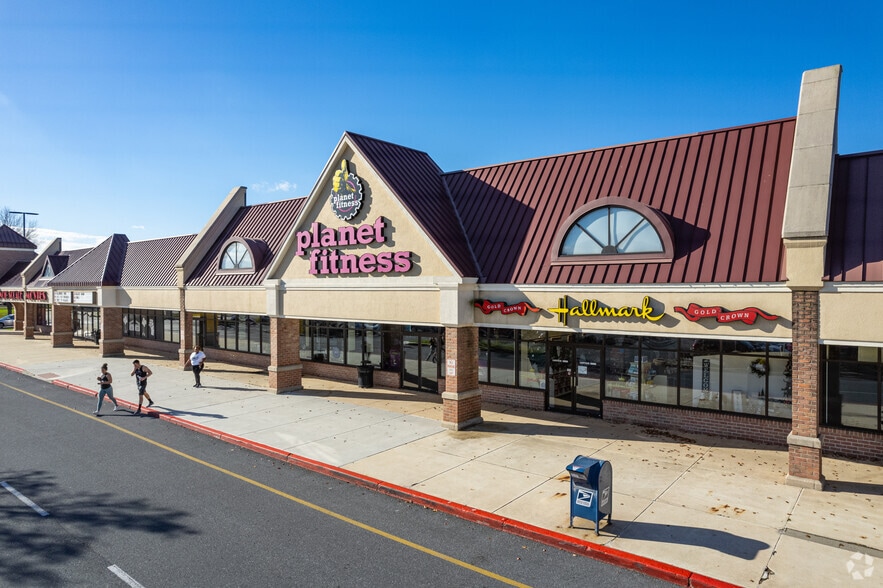 More Photos Of 2600 Willow Street Pike N, Willow Street Freestanding For Lease