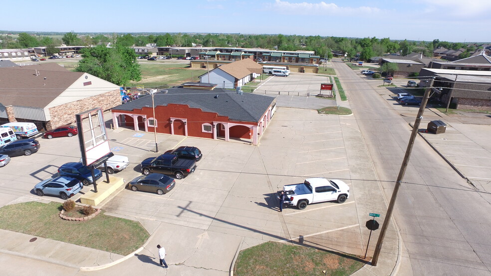 Primary Photo Of 455 E Main St, Yukon Restaurant For Sale