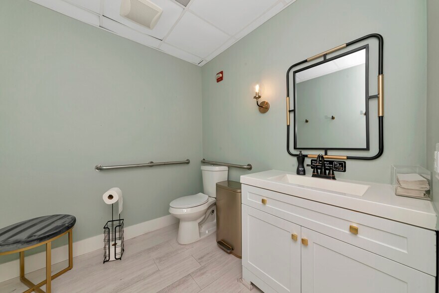 More Photos Of 1345 2nd St, Sarasota Office Residential For Sale