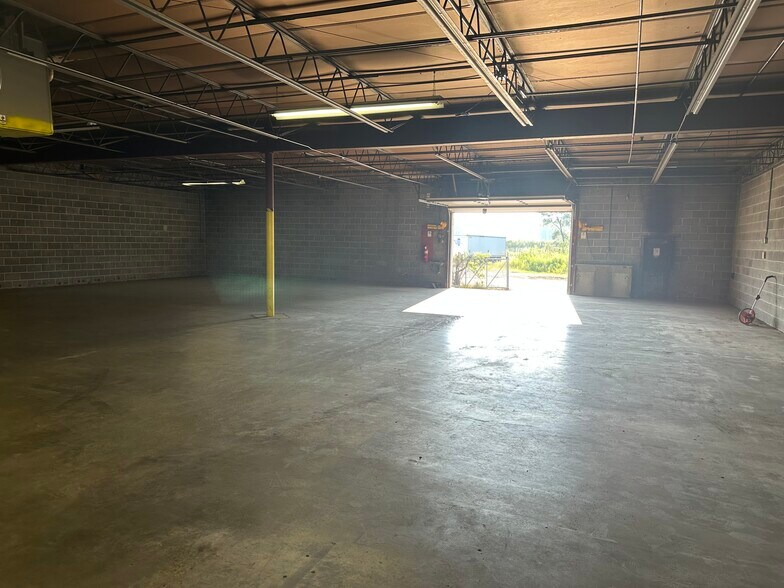 More Photos Of 1480 N Hobbie Ave, Kankakee Warehouse For Lease