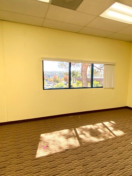 More Photos Of 1926 Kellogg Ave, Carlsbad Research And Development For Lease