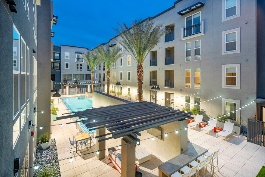 More Photos Of 901 E Fremont St, Las Vegas Coworking Space