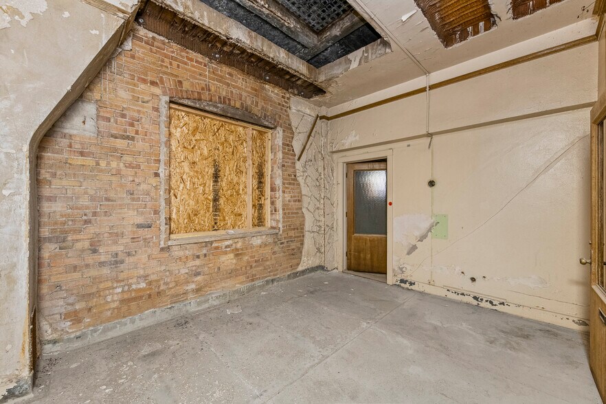 More Photos Of 502 S Main St, Rock Springs General Retail For Sale