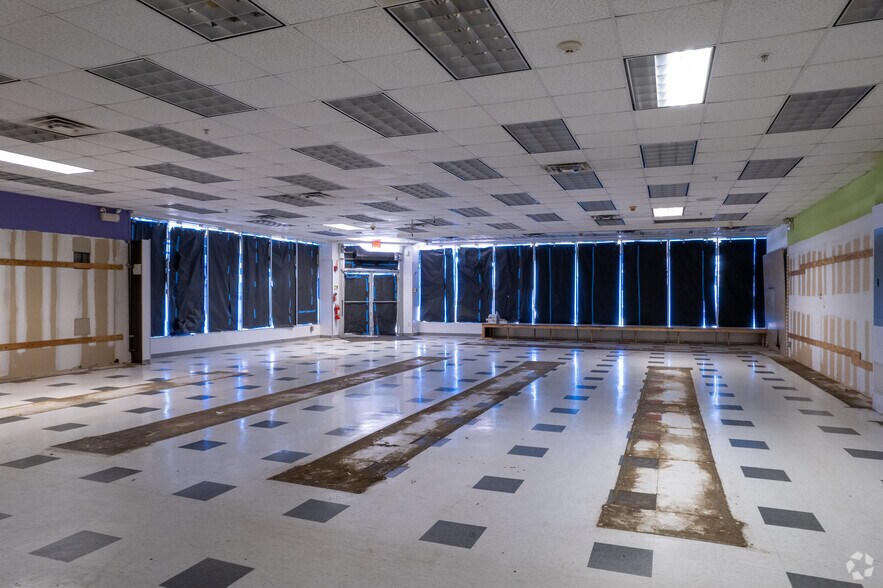 More Photos Of 1596 Union Tpke, New Hyde Park Unknown For Lease