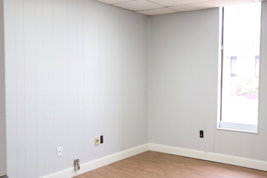 More Photos Of 400 Chestnut St NW, Hartselle Office For Sale