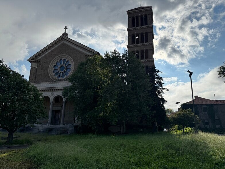 More Photos Of 3500 Montgomery Rd, Cincinnati Religious Facility For Sale