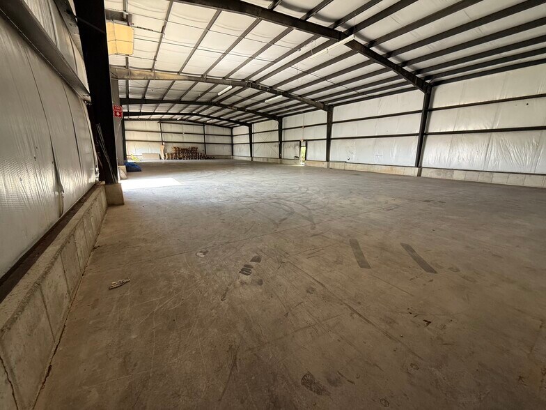 Primary Photo Of 209 Peterson Dr, Elizabethtown Warehouse For Lease
