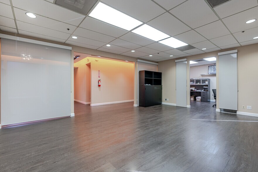 More Photos Of 9142 Independence Ave, Chatsworth Manufacturing For Sale