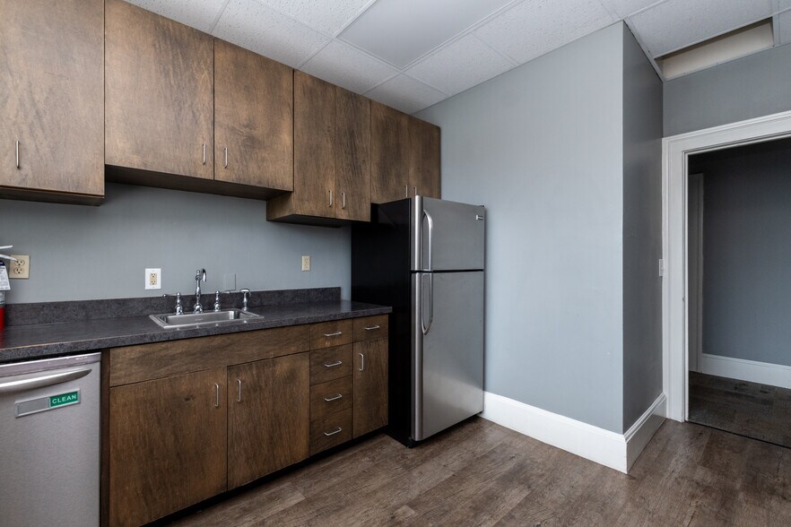 More Photos Of 300 E Coffee St, Greenville Office For Sale