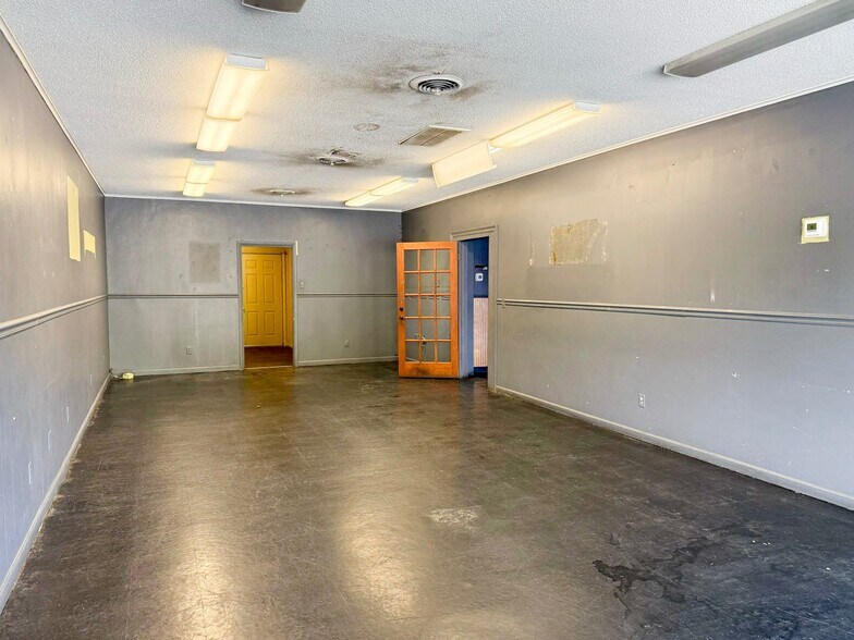 More Photos Of 12560 US-27, Chickamauga General Retail For Sale
