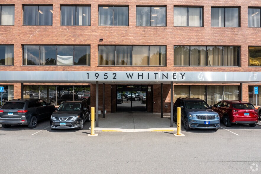 More Photos Of 1952 Whitney Ave, Hamden Medical For Lease