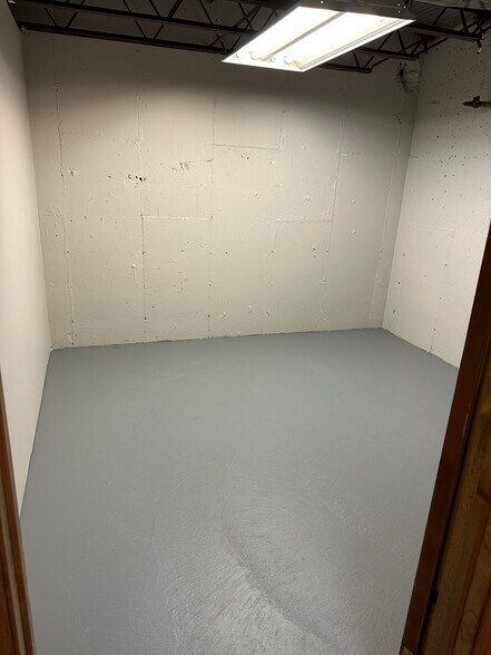 More Photos Of 132 Main St, Southington Bank For Lease