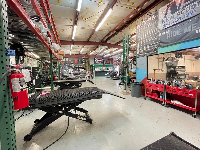 More Photos Of 633 NW 13th St, Gainesville General Retail For Sale